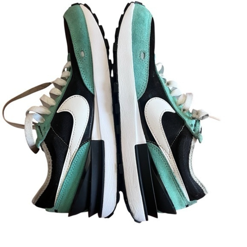 Nike woman sneakers, size 7Y